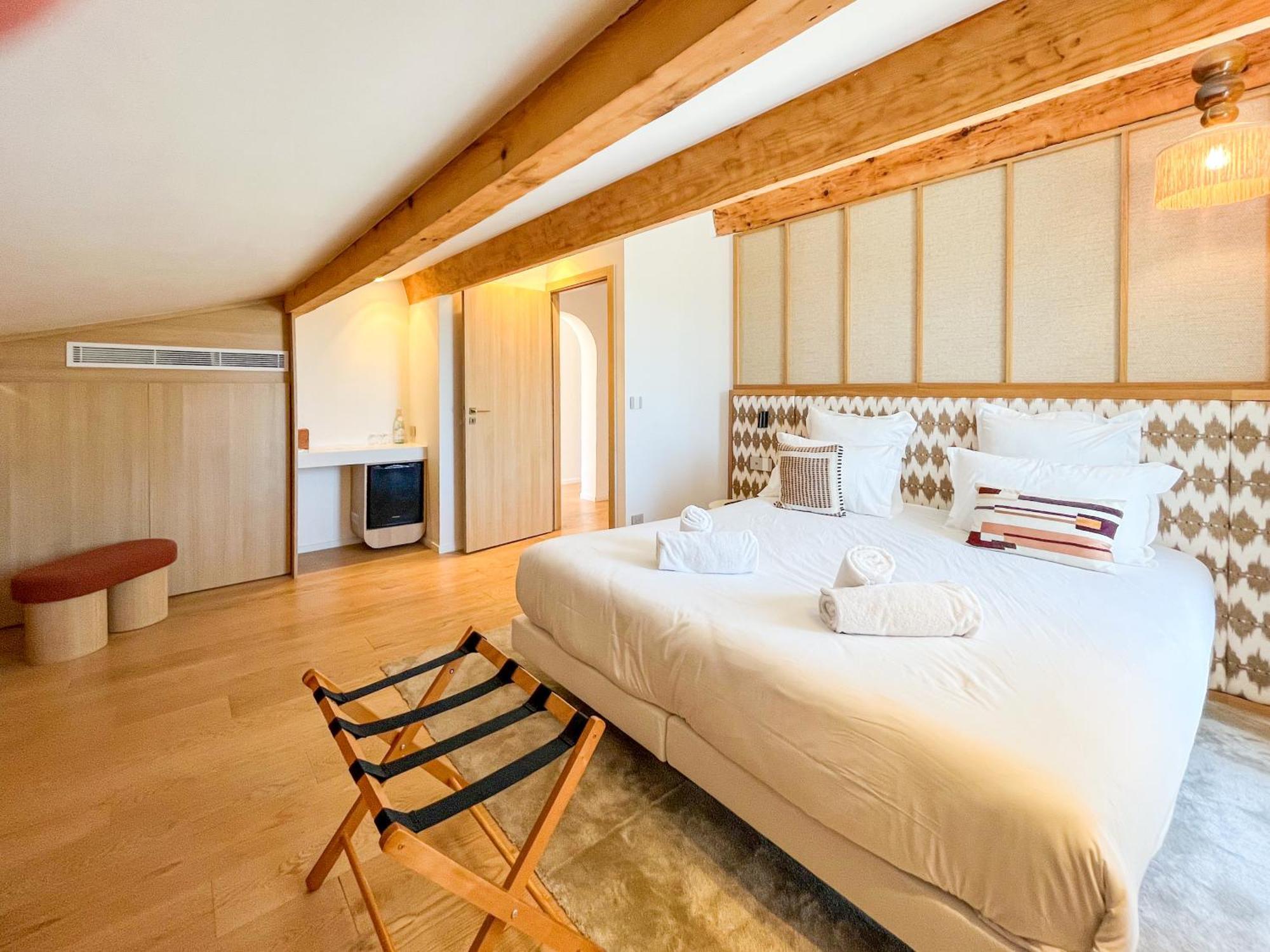 Lou Hotel